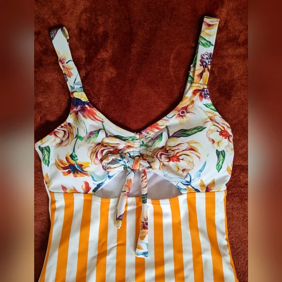 Cupshe Orange Floral and Striped Ladies Swimsuit 🧡🌻🩷 - Picture 5 of 6